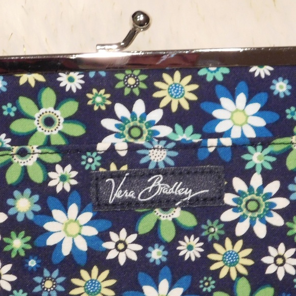 Vera Bradley Daisy Daisy Photo Album Wallet - Picture 2 of 7